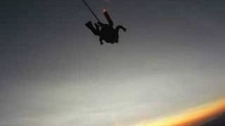 preview picture of video 'Lina Skydiving'