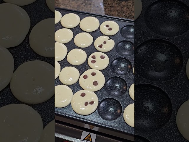 Vídeo relacionado con VEVOR Mini Máquina Holandesa para Hacer Panqueques, de Acero Inoxidable Antiadherente, para Dorayakis, 1800 W, Control de Temperatura y Tiempo Dual, para Cocina, Restaurante, 580 x 350 x 175 mm