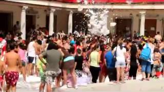 preview picture of video 'Fiesta de la espuma. Fiestas Camarena 2012'