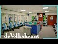 Zeg, materiaalman, waarom staan de slippers vóór de voetbalschoenen? - Aarsman Collectie