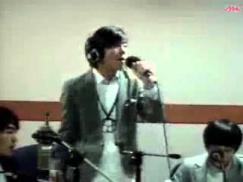 SHINee JongHyun singing Sisqo's Incomplete