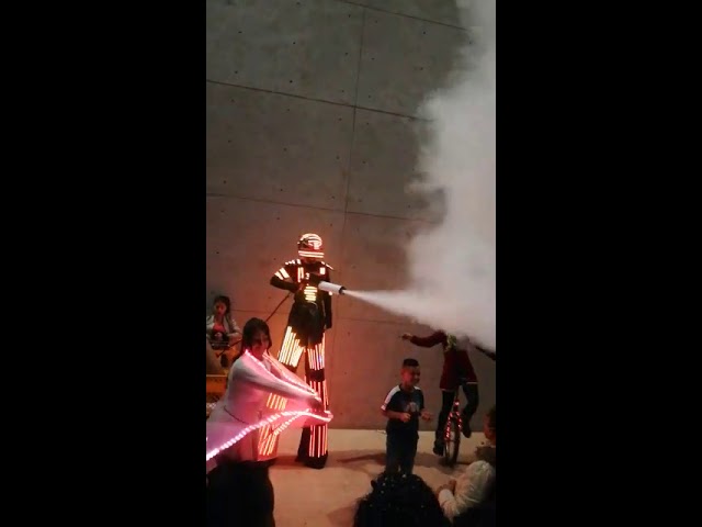 Vídeo relacionado con Earthradius Traje de robot LED Smart Pixels a todo color, disfraz de festival, luces LED, chaqueta luminosa, espectáculo de baile (multicolor, M)