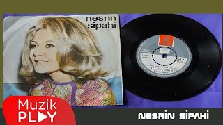 Musik-Video-Miniaturansicht zu Sevmiyorum seni artık Songtext von Nesrin Sipahi