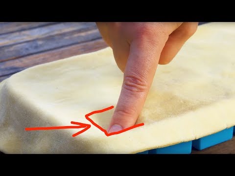 Presiona la masa de pizza sobre una bandeja de cubitos de hielo y hornéala. ¡Wow!