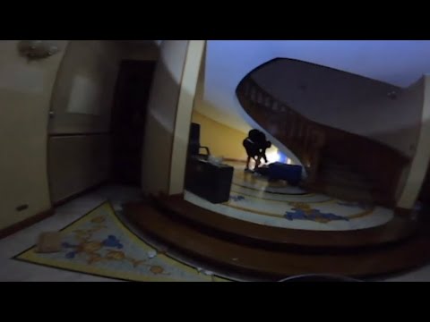 Riccardo Dose ha paura del trattore nella villa