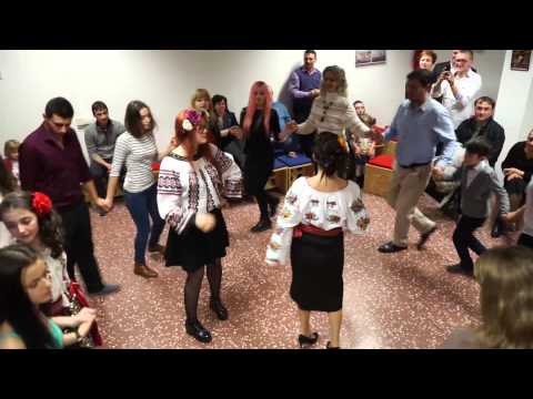 Ana și Claudia - Hora din bătrâni