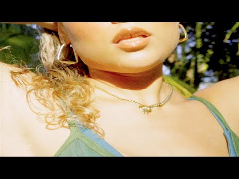 Letón Pé - Mi Barrera (Official Lyric Visual)