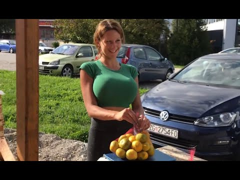 Sprzedawczyni mandarynek w Chorwacji, która robi furore!