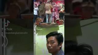 Download lagu Organ tunggal panggung roboh mp3