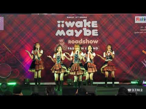 BNK48 - Warota People @ BNK48 13th "Iiwake Maybe" Roadshow Mini Concert [Overall 4K 60p] 230422