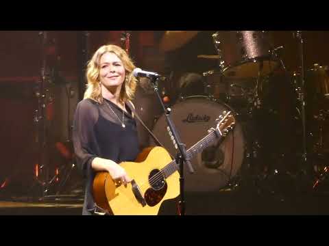 Maggie Rogers - "So Sick Of Dreaming" (Live in Boston)