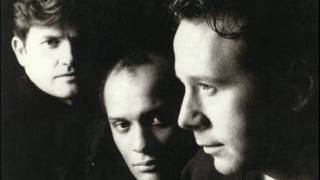 Simple Minds Somebody Up There Likes You 31-10-1985