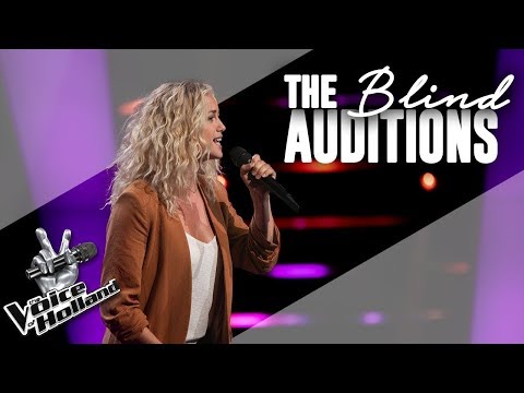 Patricia van Haastrecht sing "Rise Up" in The Blind Auditions of The Voice Holland Season 9