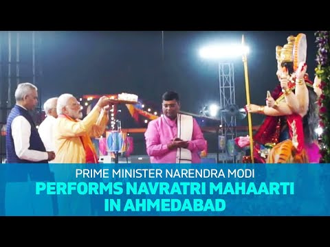 Prime Minister Narendra Modi performs Navratri Mahaarti in Ahmedabad, Gujarat l PMO
