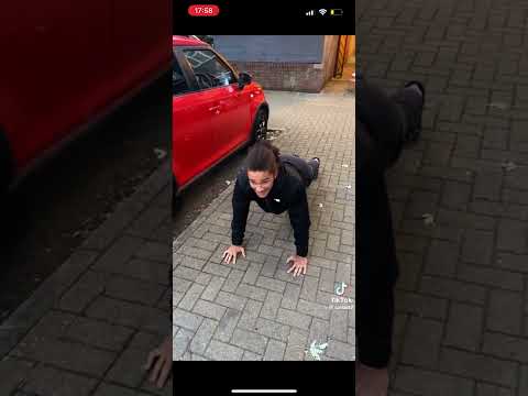 Sai So (37) making YG do pushups 😂