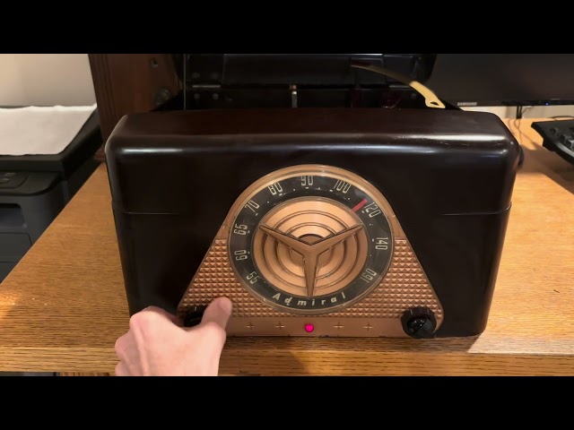 Admiral tube radio record player - working antique ! in Arts & Collectibles in Hamilton
