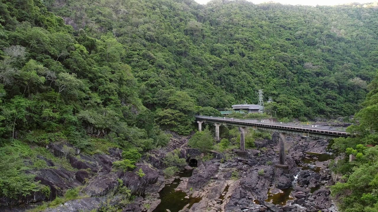 Marvel at the elevated outlook acrossBarron Gorge National Park's natural wonders.