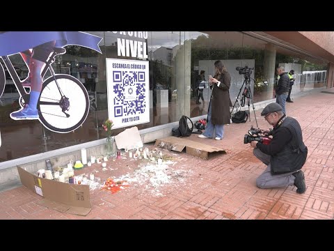 Images outside clinic where gravely wounded Colombian hopeful hospitalized | AFP