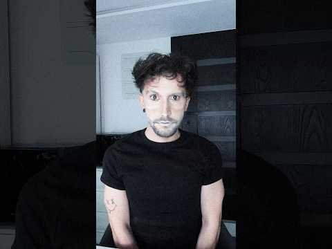 Attack si dělá UNCANNY makeup…