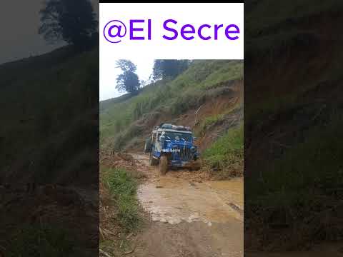 ¿Usted pondría a prueba su Jeep así para poder llegar a Miraflores?