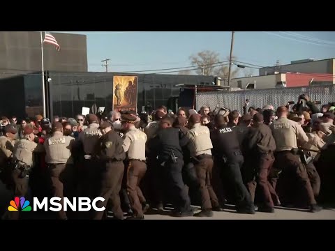 Tense clashes outside Chicago-area ICE facility
