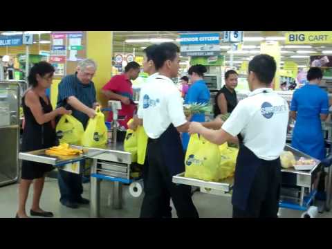Férias 2012 - Supermercado Savemore no Mactan Marina Mall,