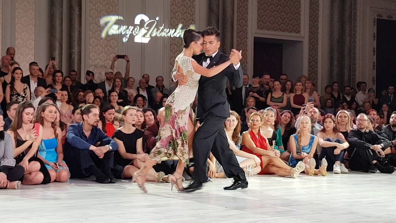 Sebastian Achaval & Roxana Suarez
Ciragan Palace 1/4