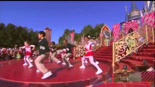 Mariah Carey - Oh Santa! (Live on Disney World Christmas Parade)