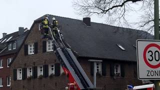 preview picture of video 'Feuerwehr Meerbusch im Einsatz in Meerbusch Osterath 2'