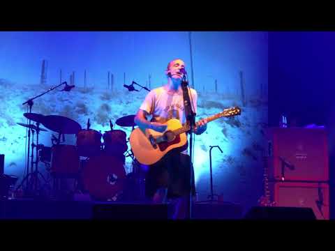Travis - Baby One More Time (Britney Spears cover) @ Barcelona