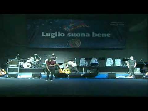 Carmen Consoli - Luglio suona bene-Finale In bianco e nero.flv