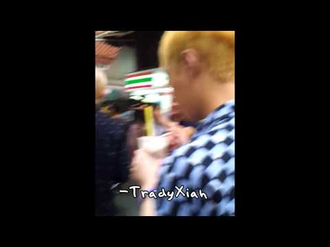 130701 EXO Drinking Milk Tea on the Street in Hong Kong