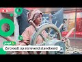 Dania (10) verdient geld door helemaal stil te staan