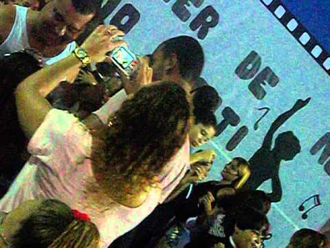 padrinho dançando com a afilhada