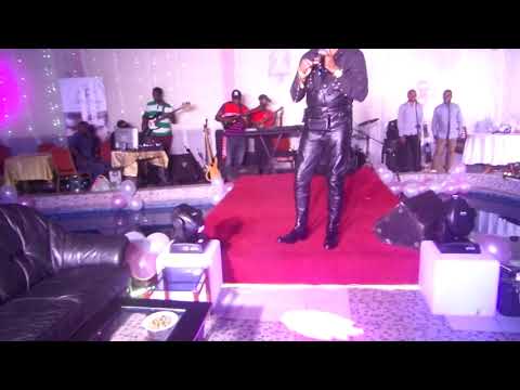 En direct sur scène - Ama Pierrot