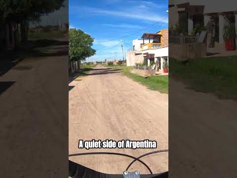 🚲 Cycling through a quiet neighborhood in Argentina 🇦🇷