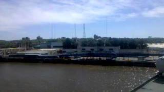preview picture of video 'Buque Eladia Isabel atracando en el puerto de Colonia del Sacramento'