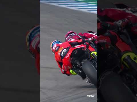 Bautista and Montella fight for P4 in Race 1 🔥✨ | 2026 #SpanishWorldSBK 🇪🇸