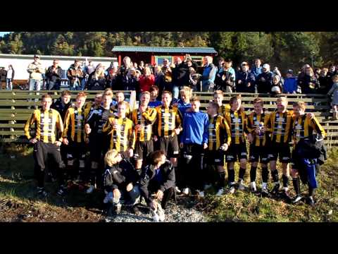 10 10 10: Gursken / Larsnes A-lag feirer saman med publikum :-))