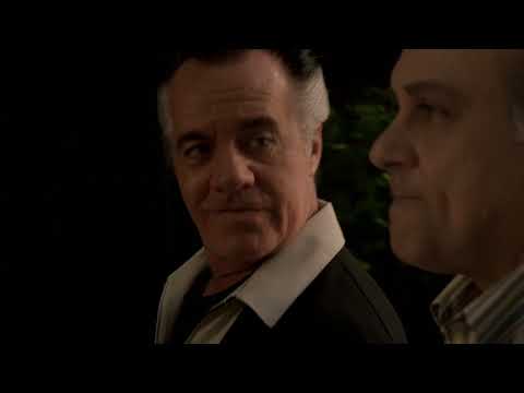 Paulie bebiztosítja magát - Maffiózók