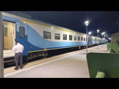 Arribo y Partida del Tren N°266 Tucumano en plena madrugada de "Estación La banda"(Sgo. del Estero).