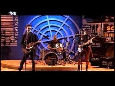 Damn Laser Vampires - "Demolición" (Los Saicos) ao vivo