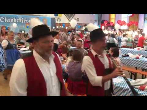 Oktoberfest Plettenberg 2018 mit Blaskapelle Türkenfeld - Einmarsch
