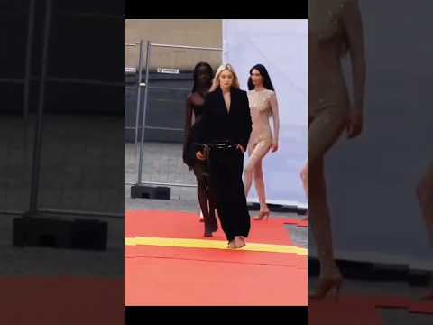 YouTube Shorts — Paris Fashion Week: Pq9Cprbahi4