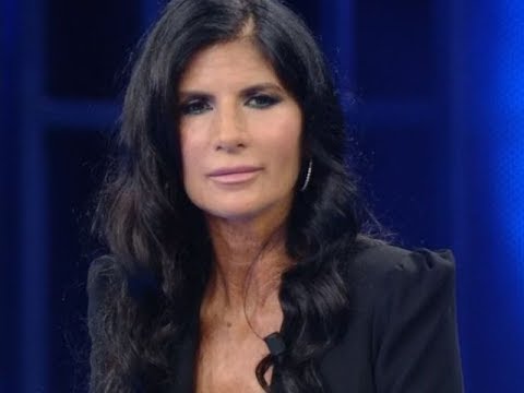 Pamela Prati è tornata: il suo libro esce a maggio, le confidenze della soubrette