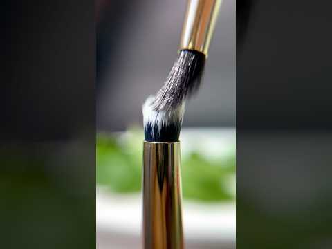 DAVYDENKO BEAUTY & Lelyukh Пензлик L7 для сухих та кремових тіней, пропрацювання деталей, ворс кози