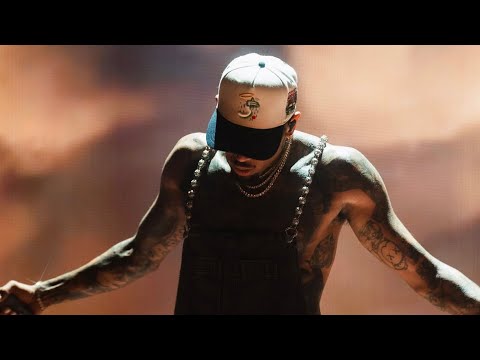 Chris Brown - She Ain't You (Live Studio Version)