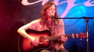 Tracy Grammer sings Tom Russell Blue Wing