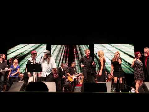 Get back and Hey Jude from Beatles 50th Anniversary in Seattle '64