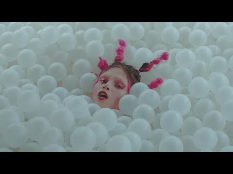 Bruses - Indiferente (Official Music Video)